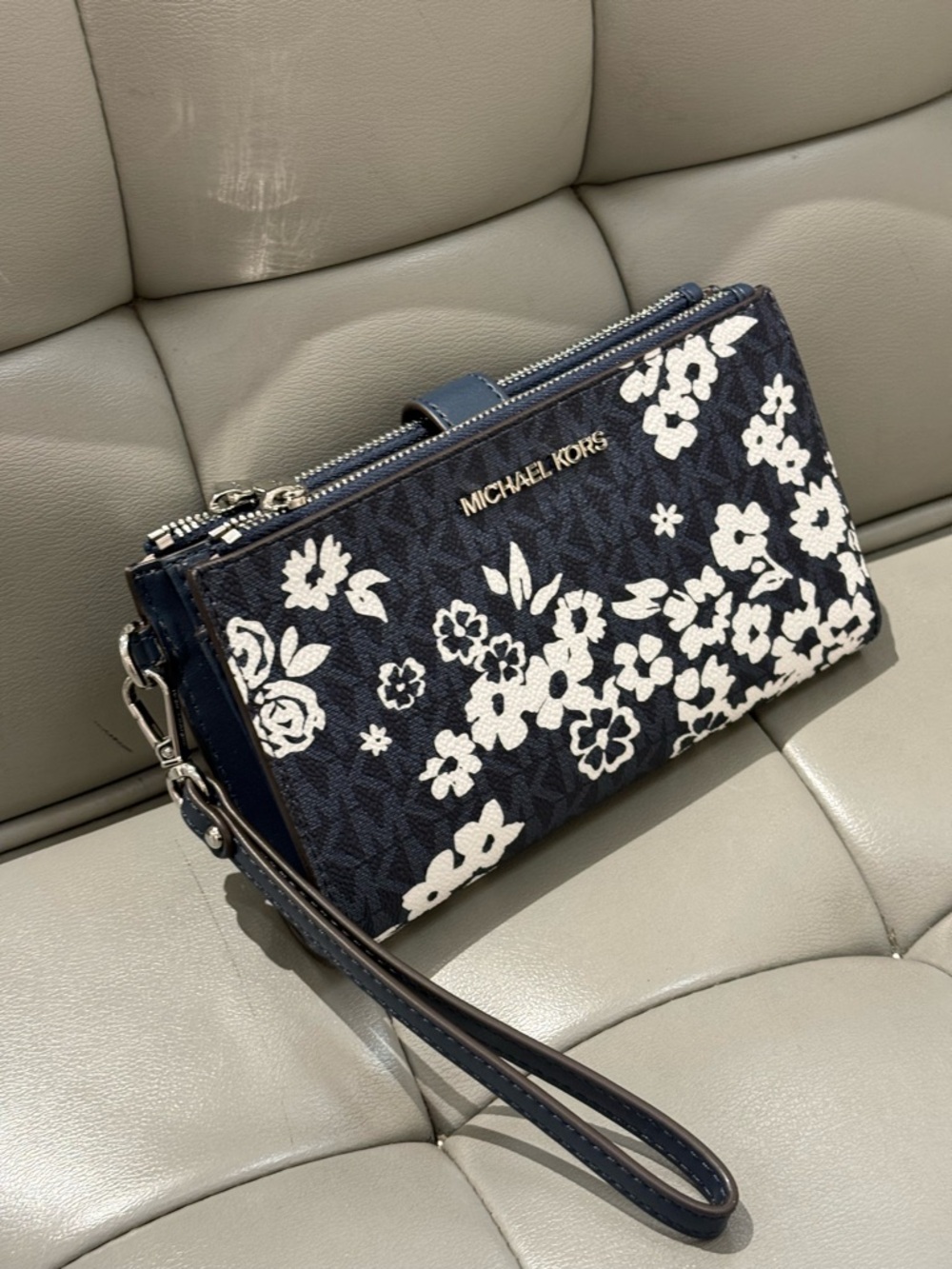 Michael kors Jet Set Travel Large Printed Signature Logo Wristlet Admiral - Picture 4 of 7